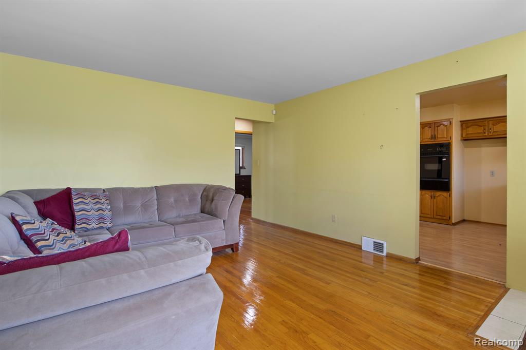6916 KINMORE Street, Dearborn Heights, MI 48127 — Photo 6