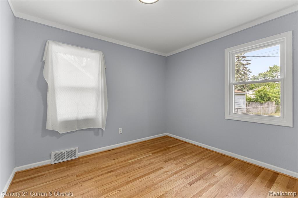 8276 Riverview Street, Dearborn Heights, MI 48127 — Photo 16