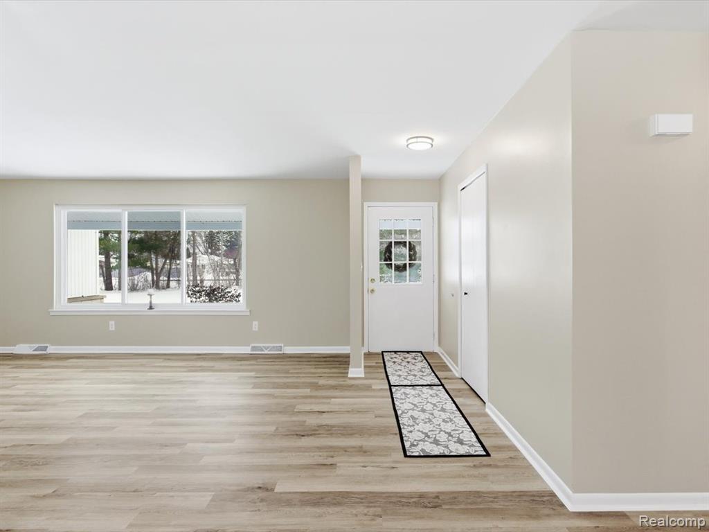 5837 Lakeshore Road, Fort Gratiot, MI 48059 — Photo 5