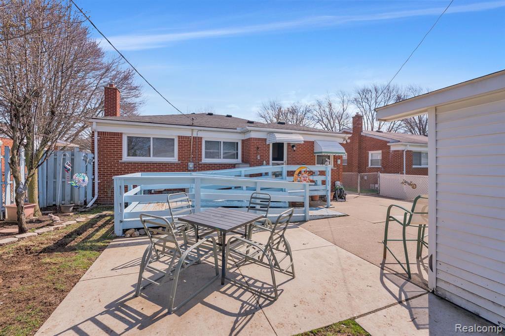 8701 Glengary Street, Dearborn Heights, MI 48127 — Photo 25