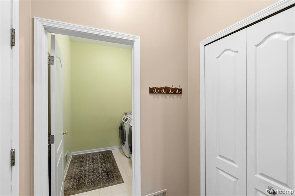 4337 Meadowbrook Court, Grand Blanc, MI 48439 — Photo 17