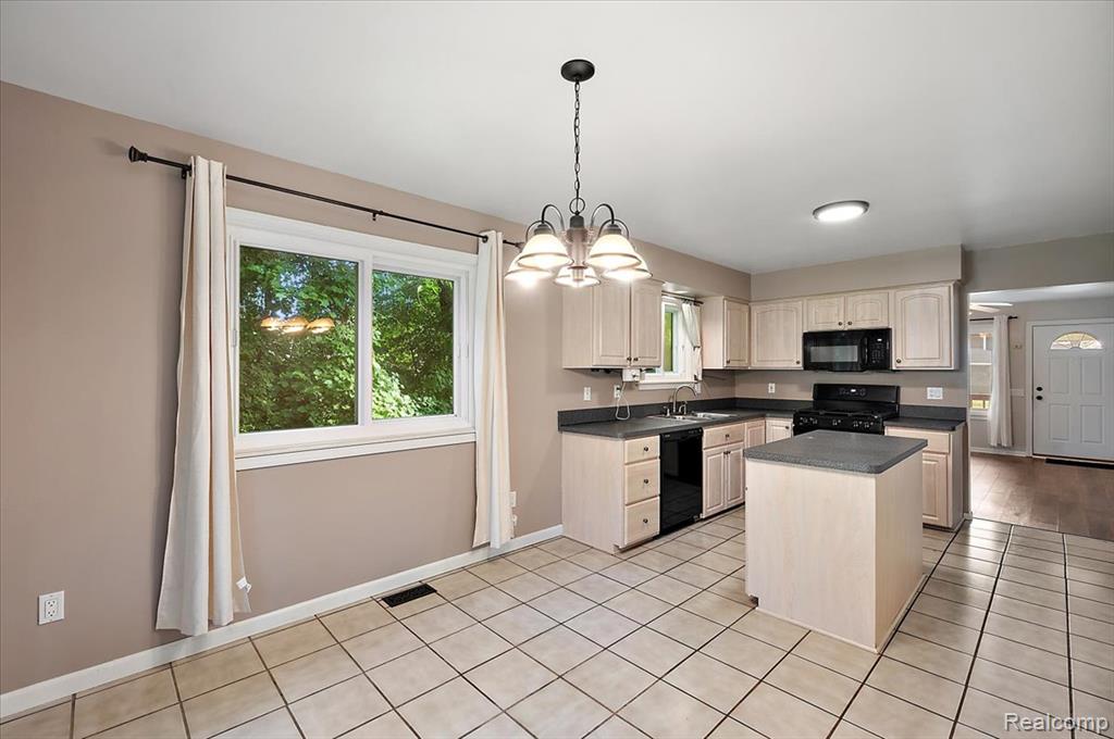 8809 Arlington Street, White Lake, MI — Photo 28