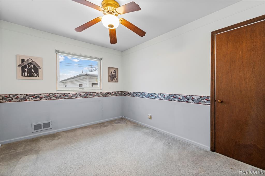 1069 Chippewa Street, Mount Clemens, MI 48043 — Photo 18