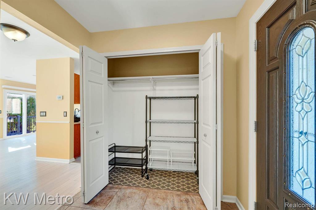 8590 BARRINGTON Drive, Ypsilanti, MI 48198 — Photo 16