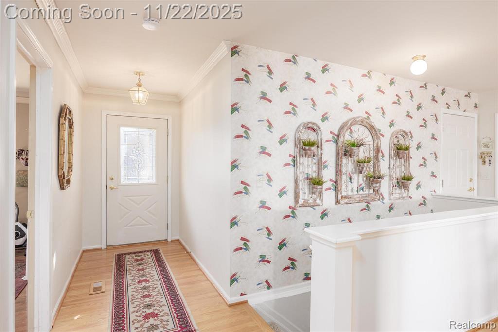 7121 Bluewater Drive, Clarkston, MI 48348 — Photo 5