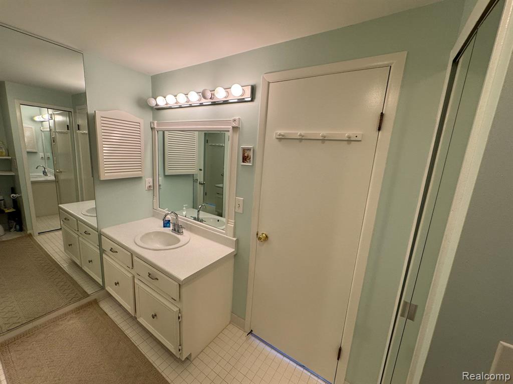 5377 Breeze Hill Place, Troy, MI 48098 — Photo 34