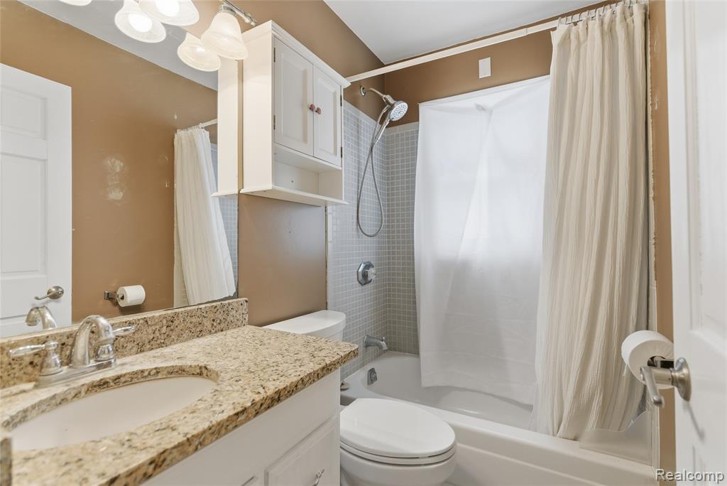 6290 Briggs Lake Drive, Brighton, MI 48116 — Photo 23