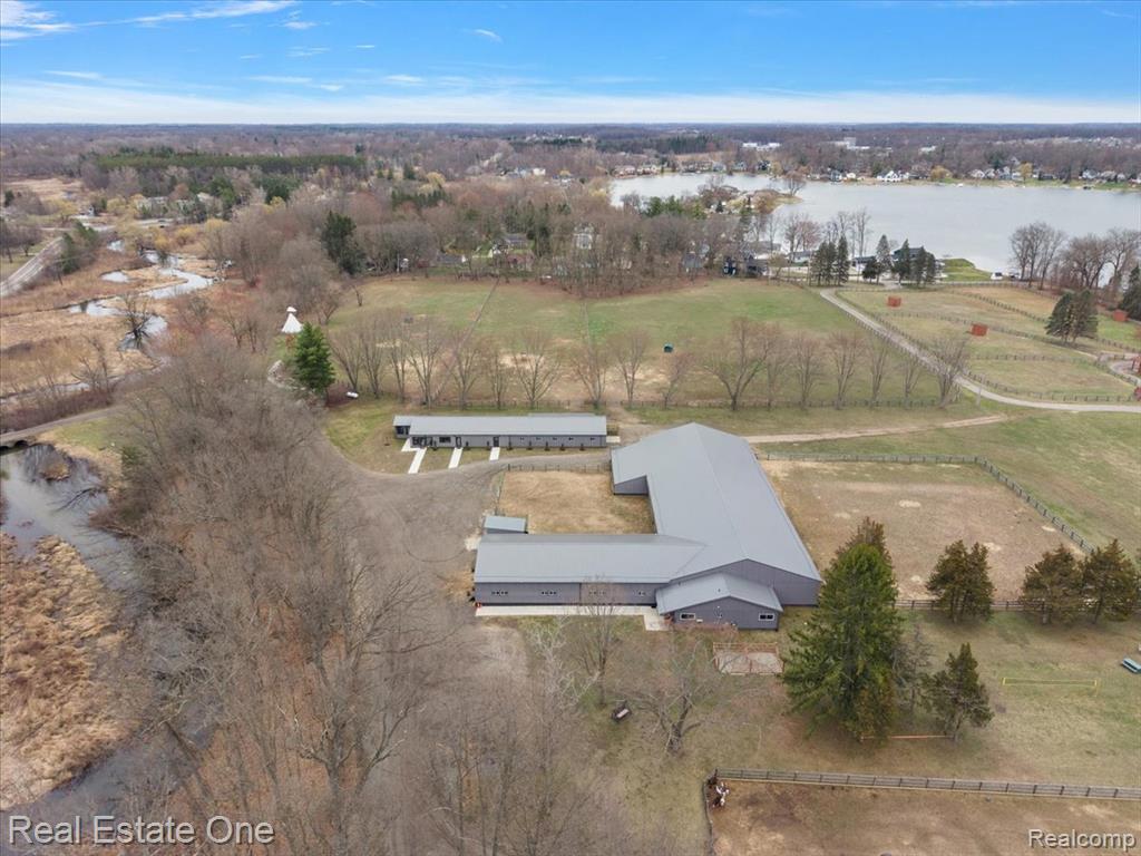 1050 Oxbow Lake Road, White Lake, MI — Photo 2