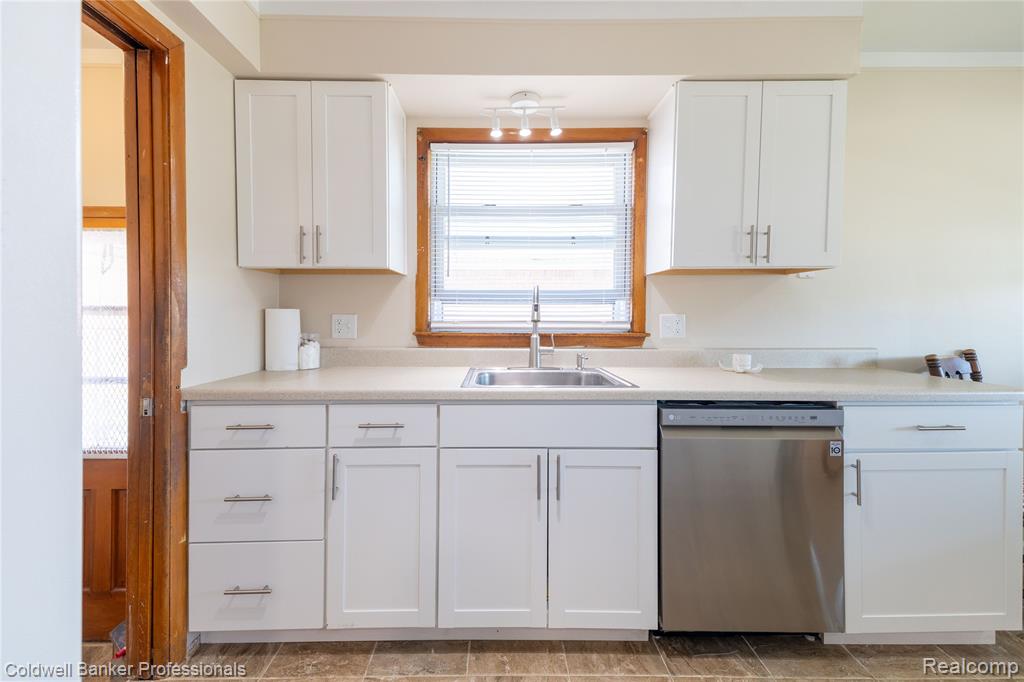 8915 Wormer Avenue, Redford, MI 48239 — Photo 8