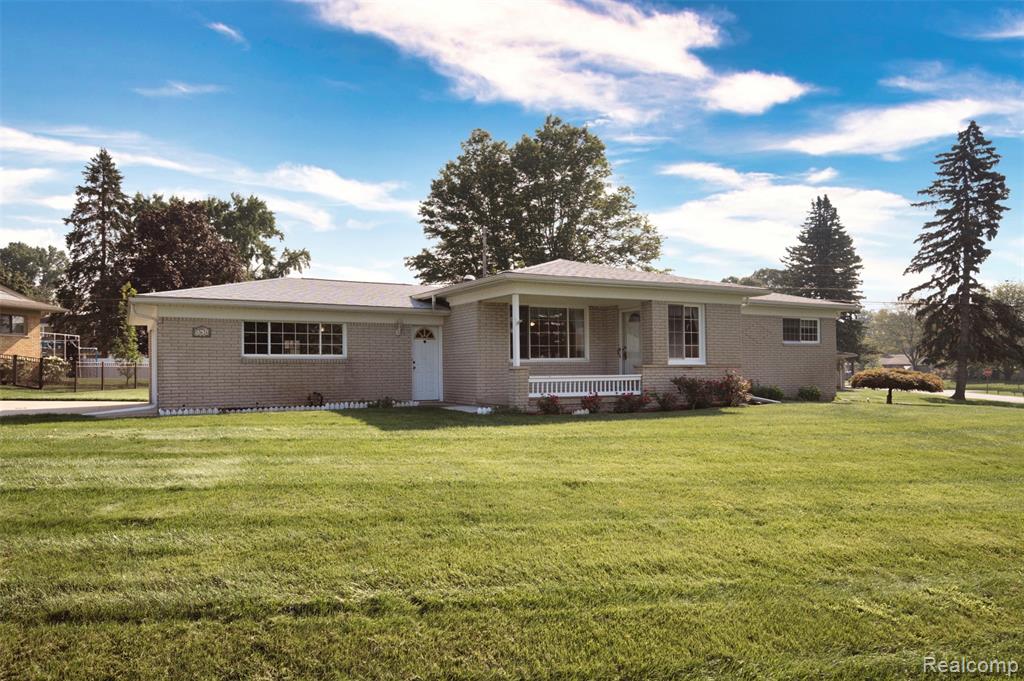 53626 Debra Drive, Shelby Twp, MI 48316 — Photo 40