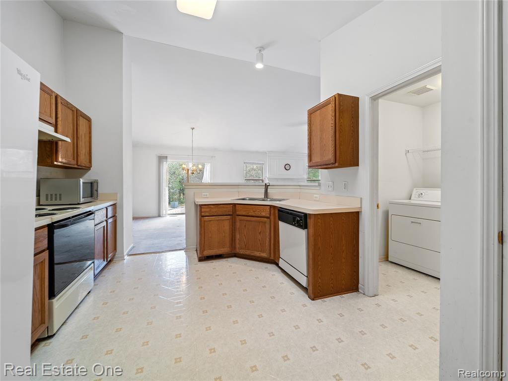 4203 Pond Run, Canton, MI 48188 — Photo 10