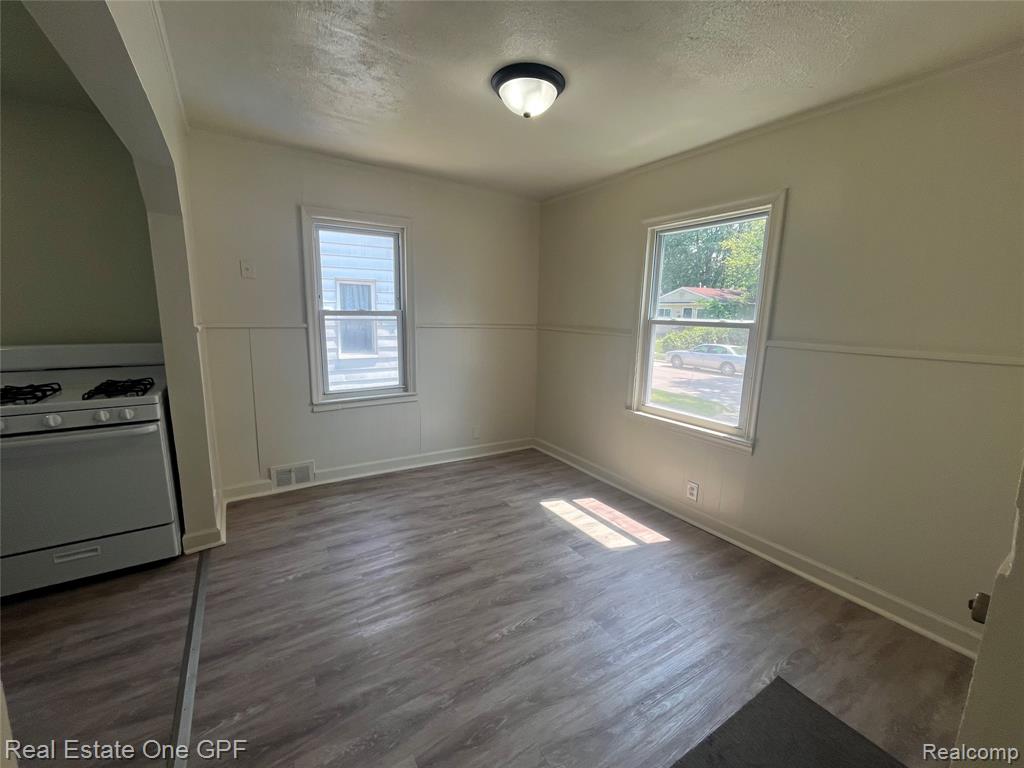 8679 CHALMERS Avenue, Warren, MI 48089 — Photo 6