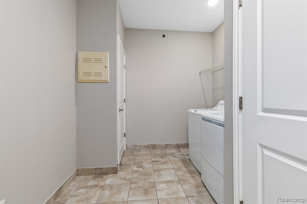 45732 UTICA PARK Boulevard, Utica, MI 48315 — Photo 11