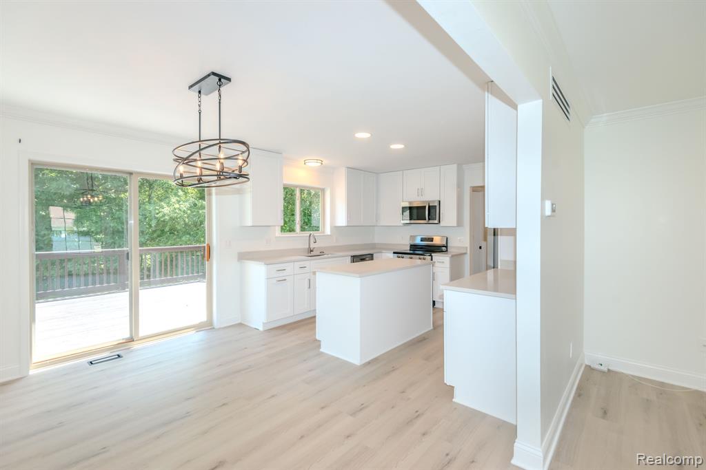 526 COVE VIEW Drive, Waterford, MI 48327 — Photo 22
