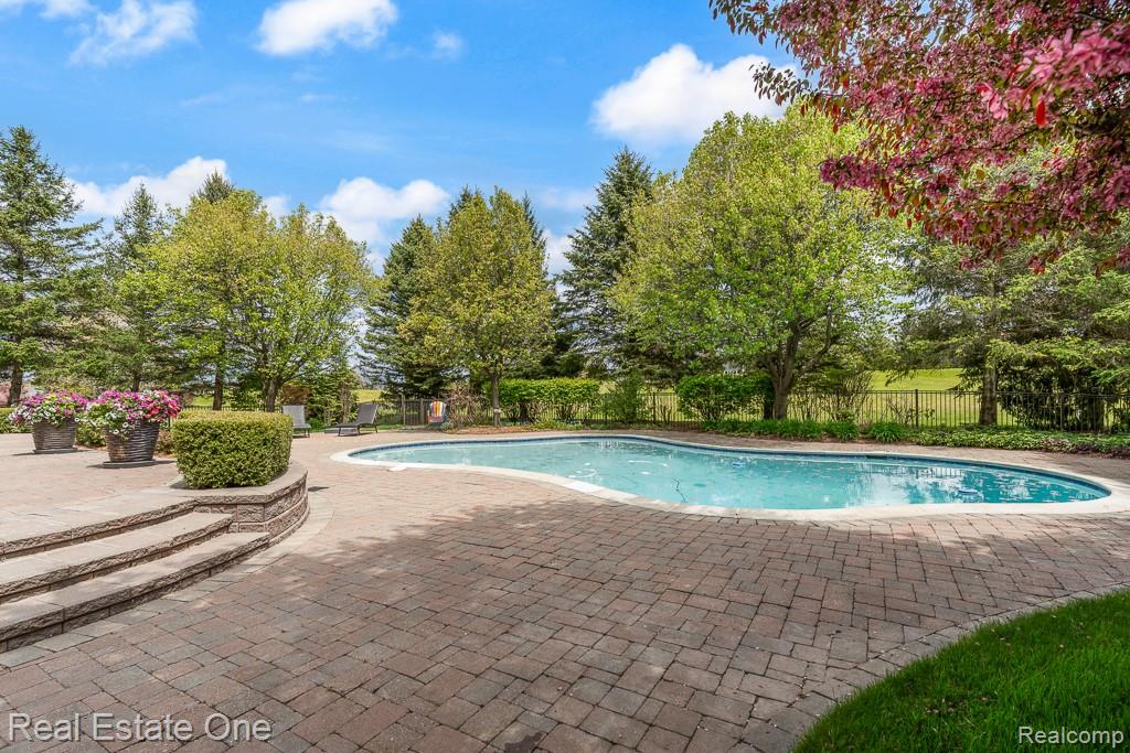 2483 Spyglass Drive, Oakland, MI — Photo 2