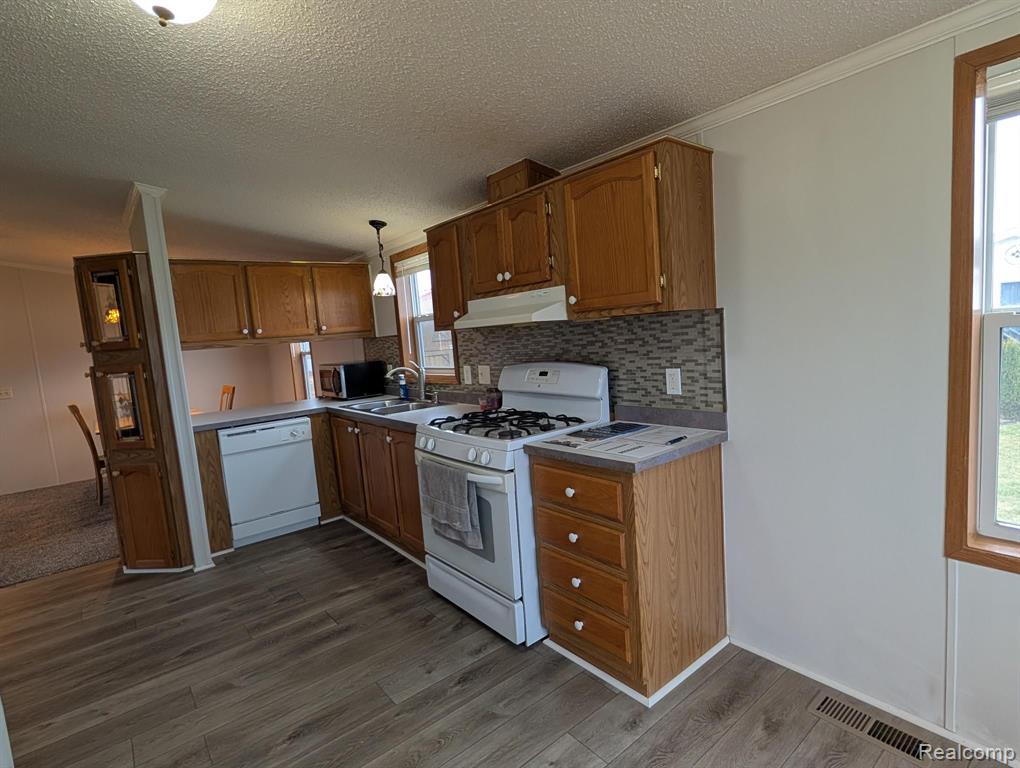 50 Somerset Street, Swartz Creek, MI 48473 — Photo 3