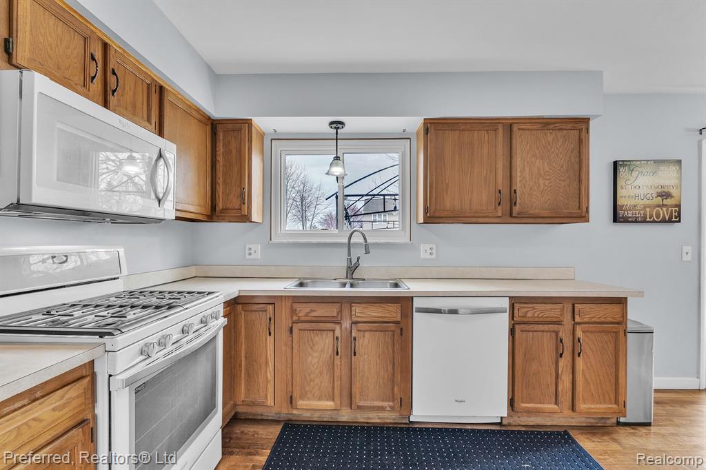 48932 CELESTE Street, Chesterfield, MI — Photo 19