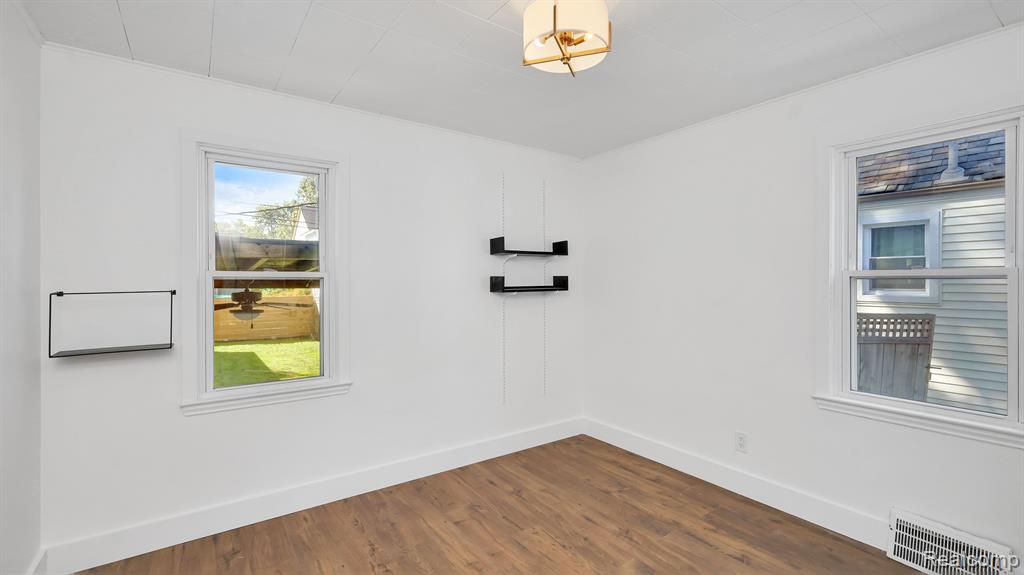 921 CAMBRIDGE Road, Berkley, MI 48072 — Photo 14
