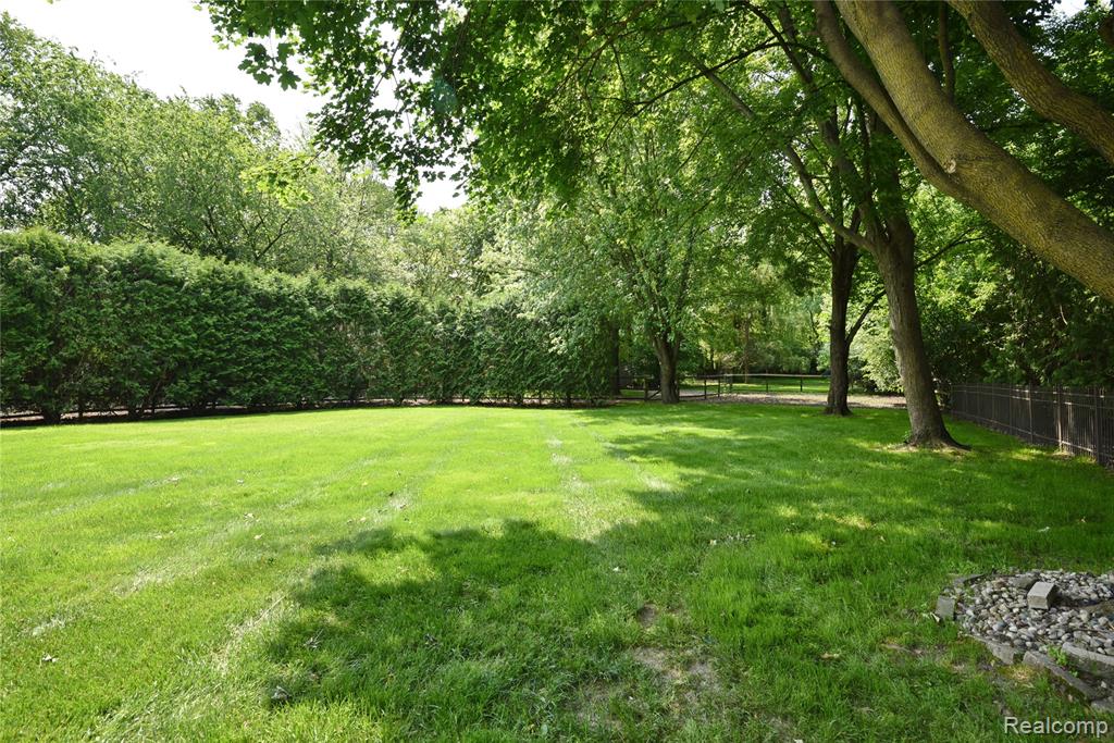 960 Eckford Drive, Troy, MI 48085 — Photo 36