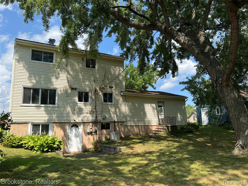 400 E Flint Street, Lake Orion, MI 48362 — Photo 2