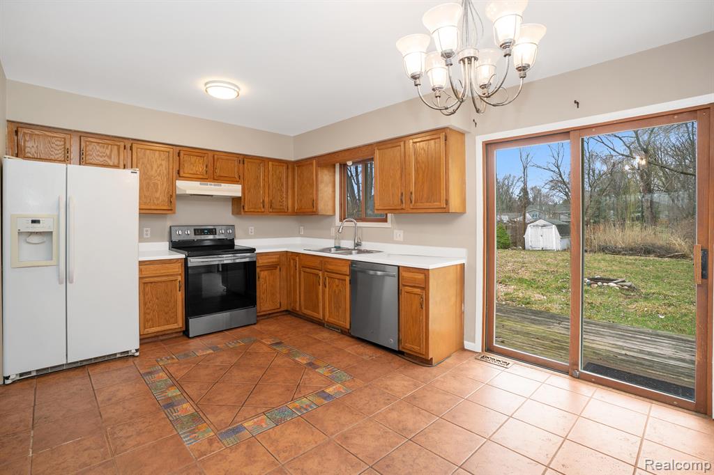 4654 Siebert Road, Waterford, MI 48328 — Photo 6