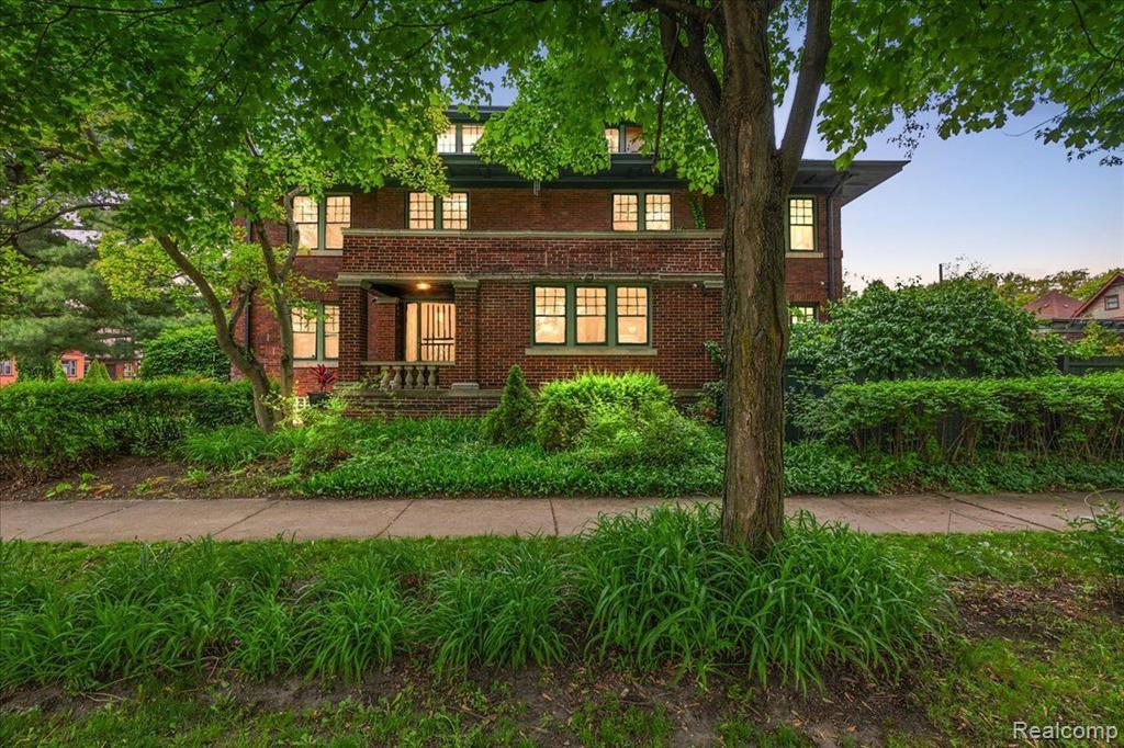 800 Edison Street, Detroit, MI 48202 — front exterior