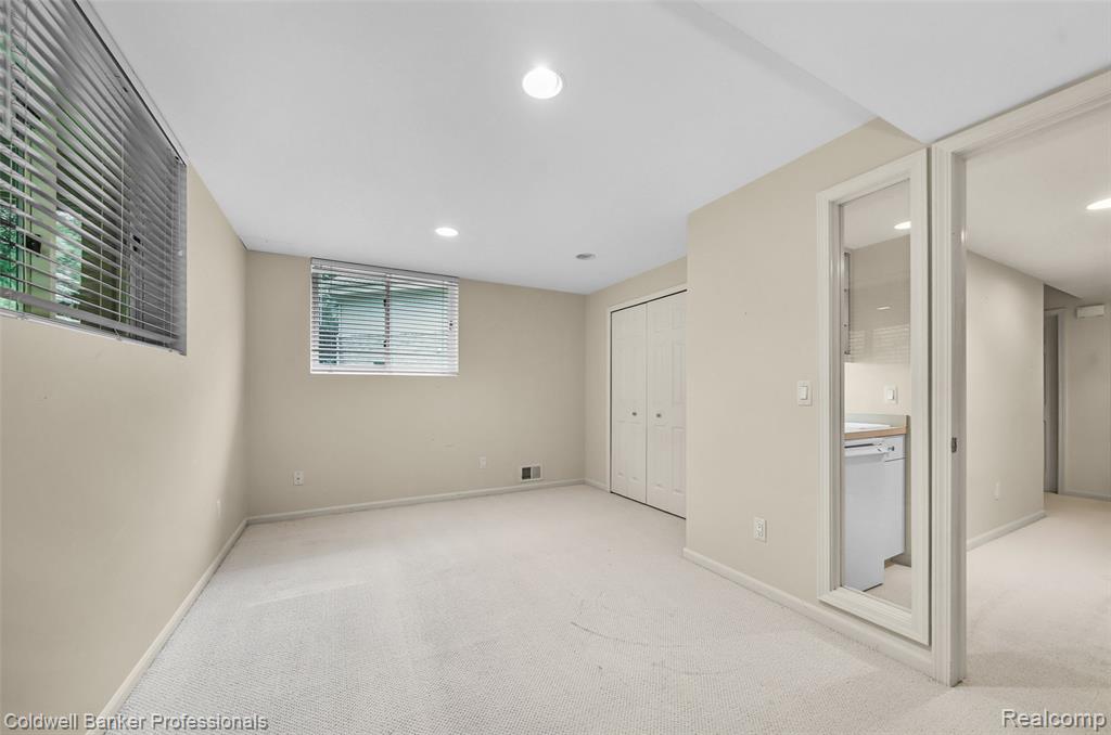 6560 Pleasant Lake Court, 11, West Bloomfield, MI — Photo 46