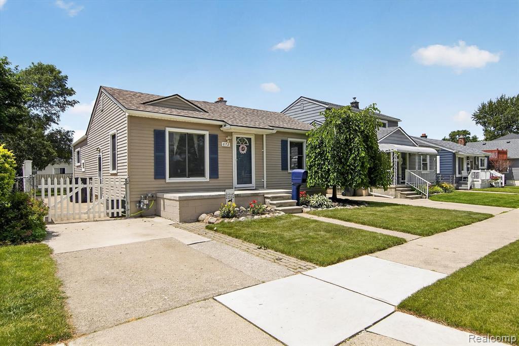 672 8th Street, Wyandotte, MI 48192 — front exterior