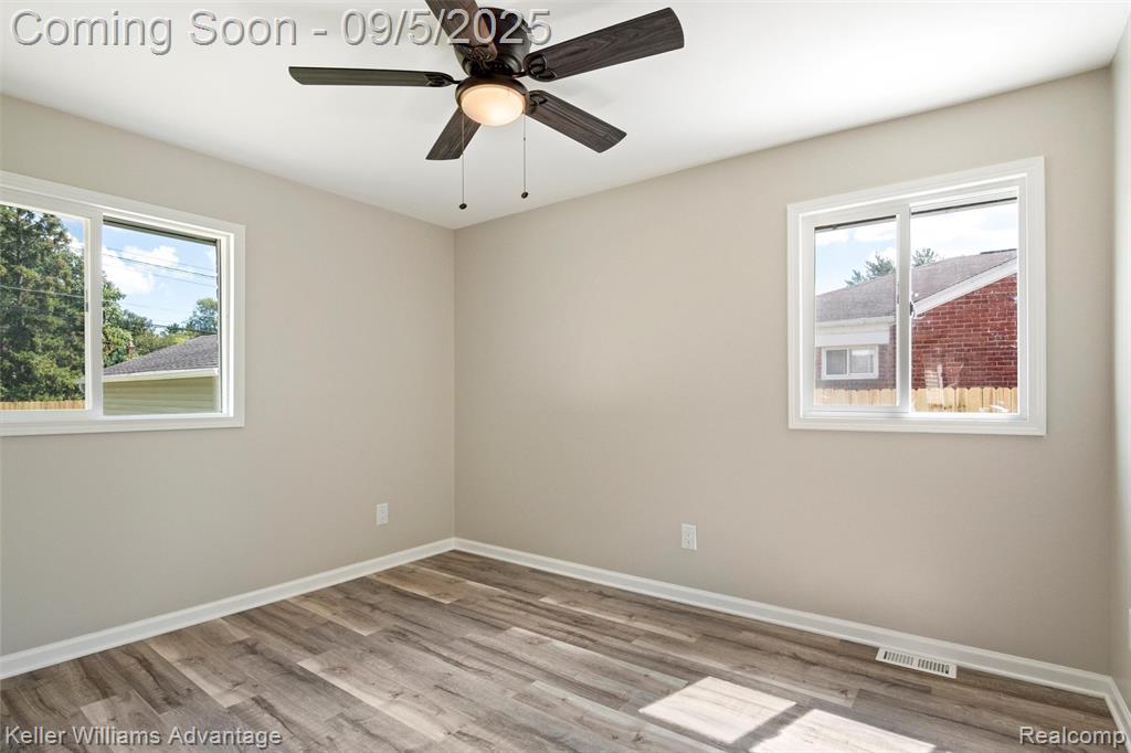 9844 E Clements Circle, Livonia, MI 48150 — Photo 19