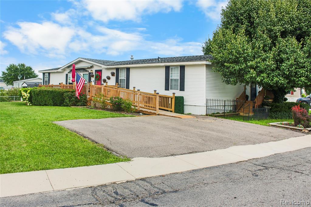 9078 W Timberview Drive, Newport, MI 48166 — front exterior