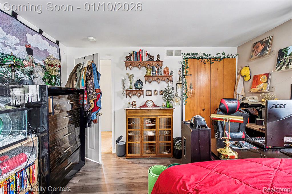 24840 Cabot Drive, Woodhaven, MI 48183 — Photo 25