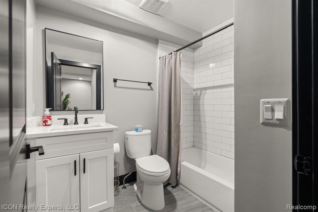 714 E PARENT Avenue, Royal Oak, MI 48067 — Photo 32