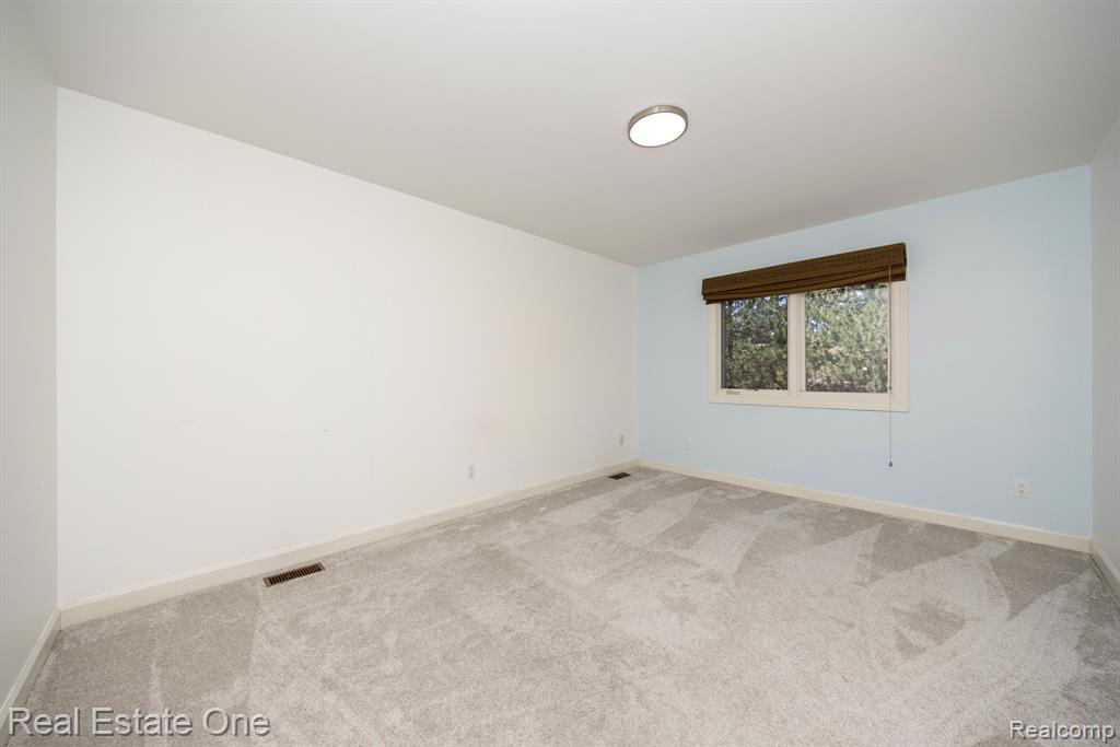 6745 CHARING Crossing, West Bloomfield, MI — Photo 50