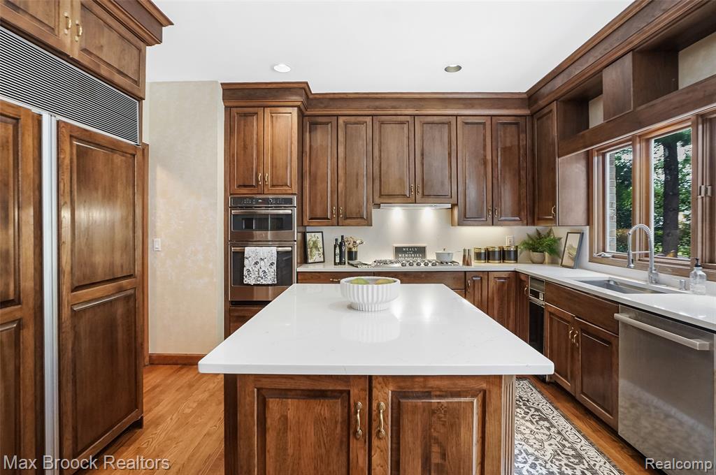 60 Kingsley Manor Drive, Bloomfield Hills, MI 48304 — Photo 24