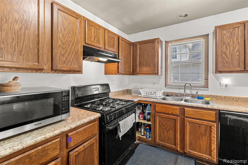 8068 Saint Marys Street, Detroit, MI 48228 — Photo 15