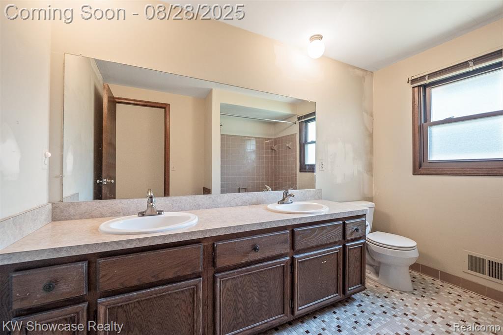 48150 Lake Valley Drive, Shelby Twp, MI 48317 — Photo 27