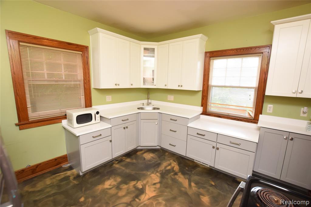 421 University Avenue, Flint, MI 48503 — Photo 6