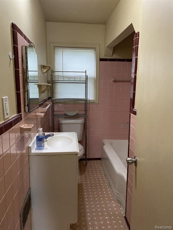 8741 CADILLAC Avenue, Warren, MI 48089 — Photo 3