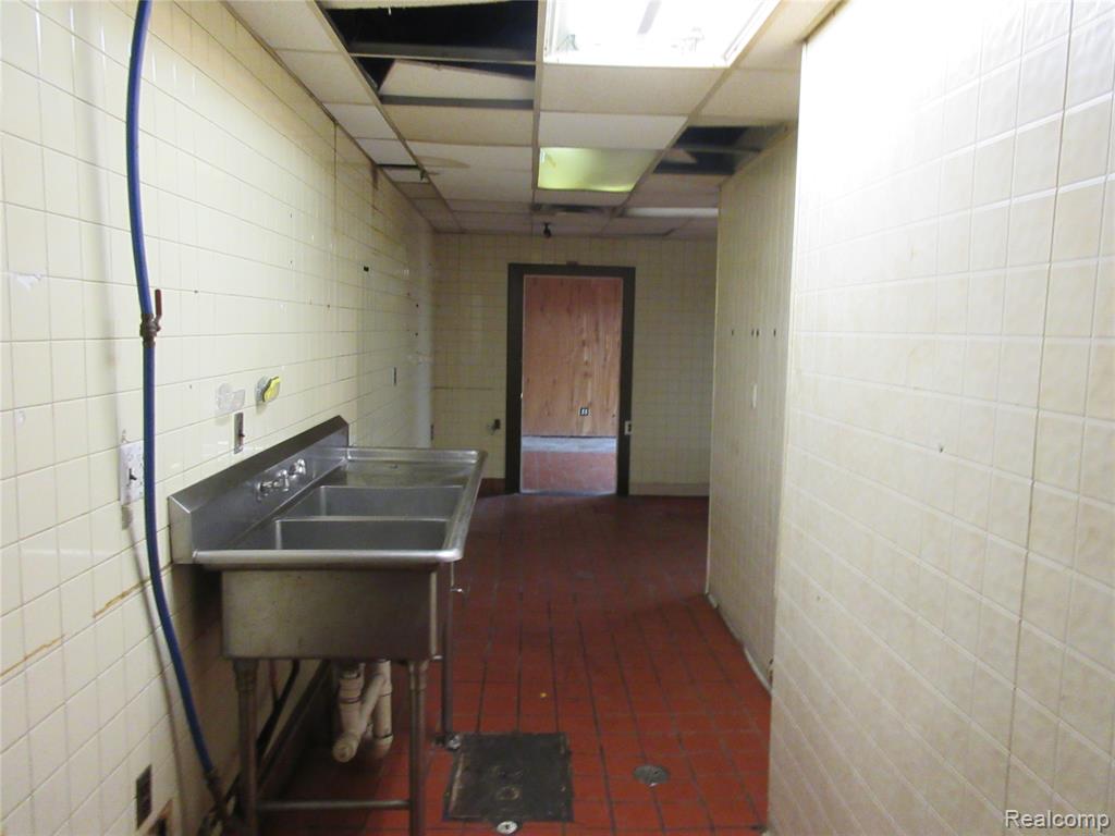 21665 GROESBECK Highway, Warren, MI 48089 — Photo 14