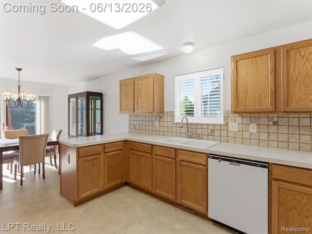 7035 Iris Court, Grand Blanc, MI 48439 — Photo 16