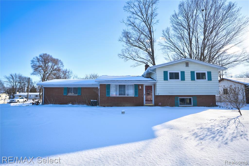 5233 Sagamore Drive, Swartz Creek, MI 48473 — front exterior