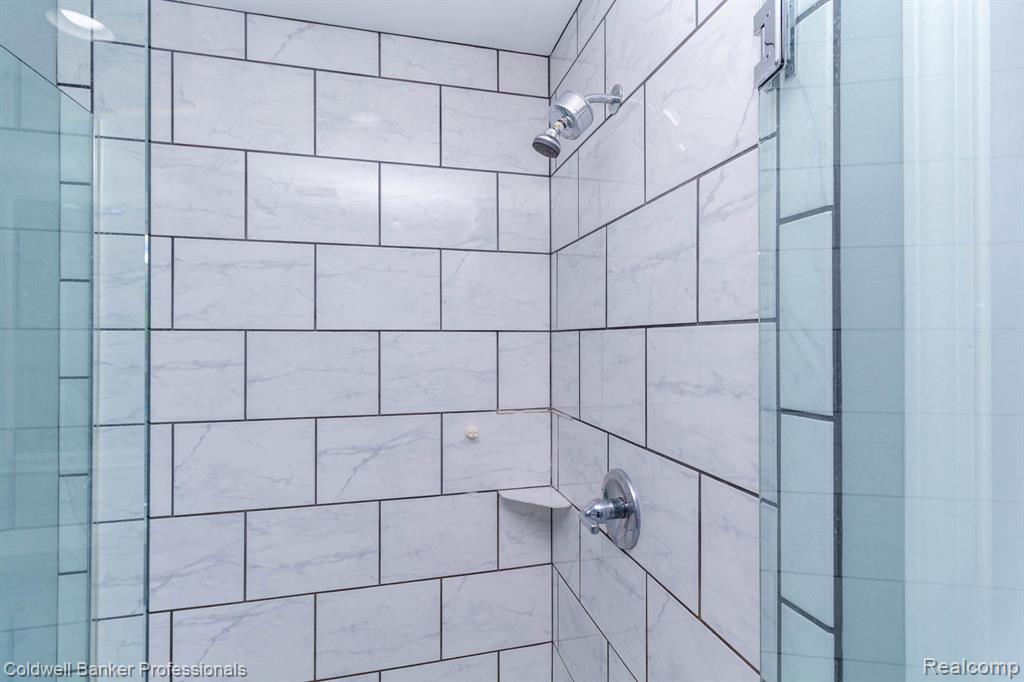 829 N Dorchester Avenue, Royal Oak, MI 48067 — Photo 32
