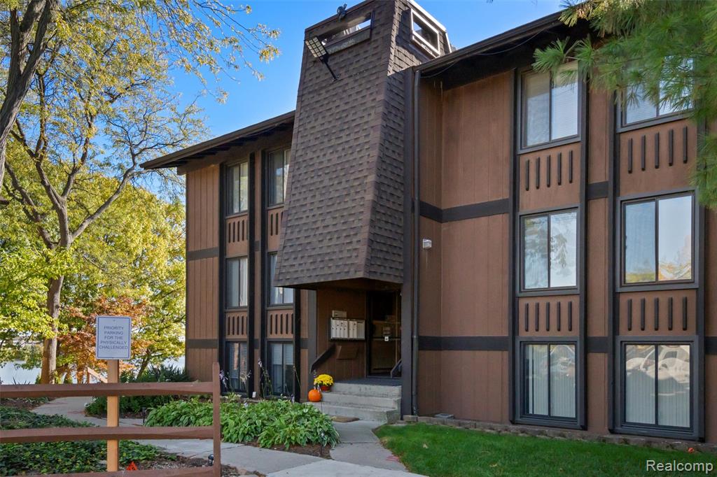1724 Grove Road, 301, Ypsilanti, MI 48198 — Photo 4