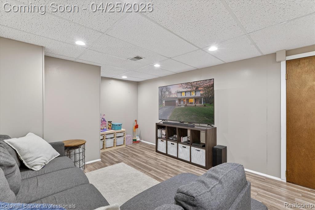 8303 Belle Bluff Drive, Grand Blanc, MI 48439 — Photo 38