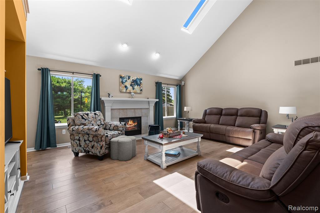 19550 Shorecrest Drive, Clinton Twp, MI 48038 — Photo 10