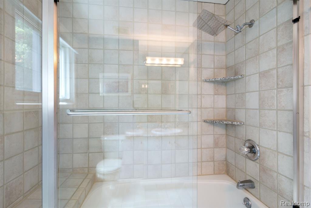 5775 Eastman Boulevard, West Bloomfield, MI 48323 — Photo 32