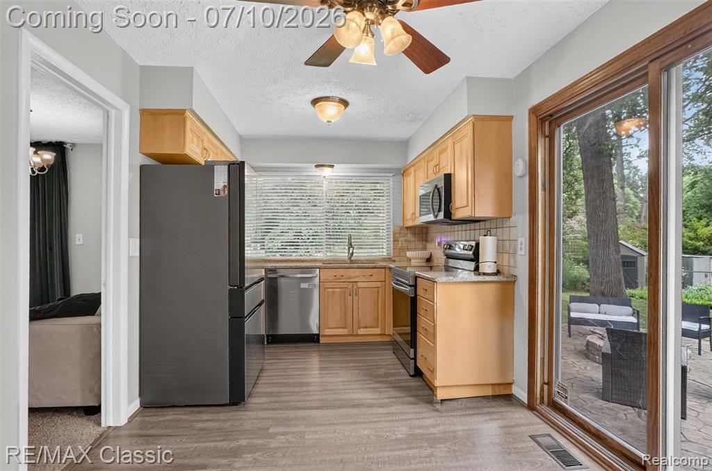 748 Randall Drive, Troy, MI 48085 — Photo 9