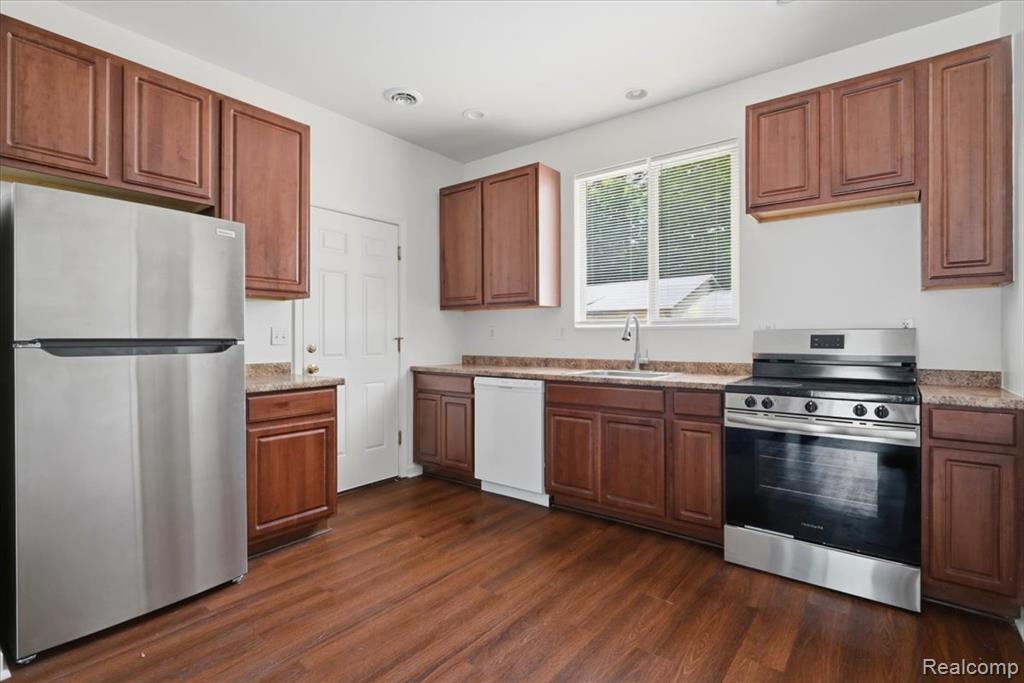 440 Robbe Avenue, Belleville, MI 48111 — Photo 11