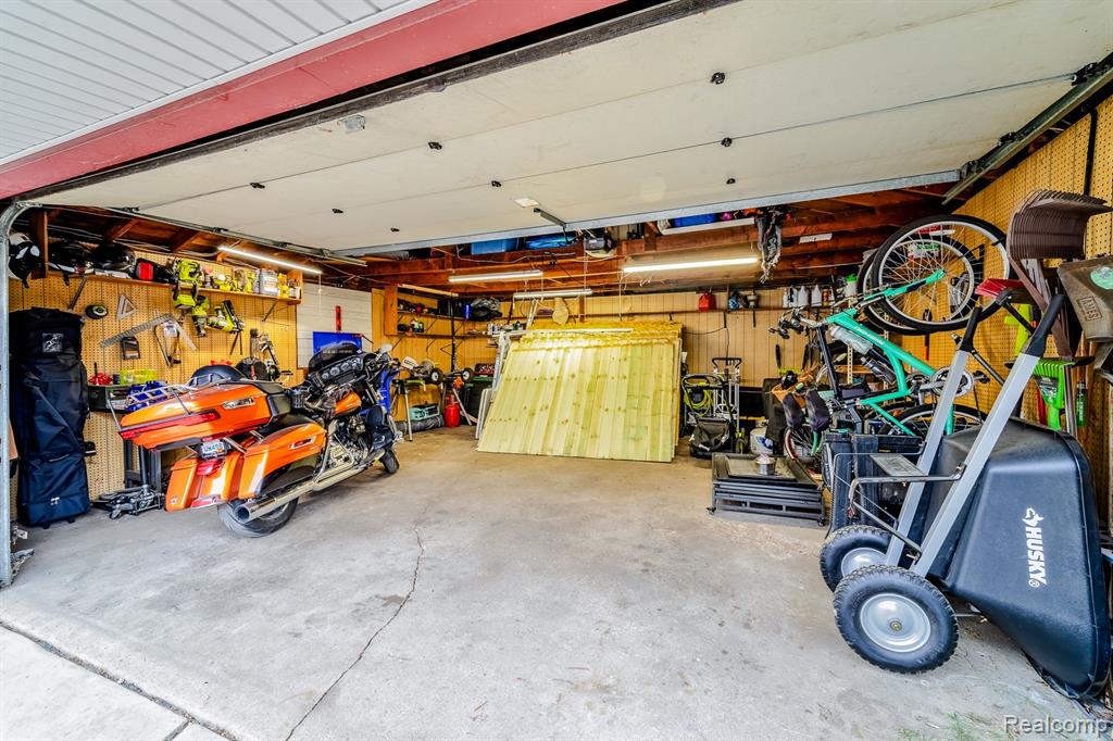 706 WHITE Avenue, Lincoln Park, MI 48146 — Photo 35