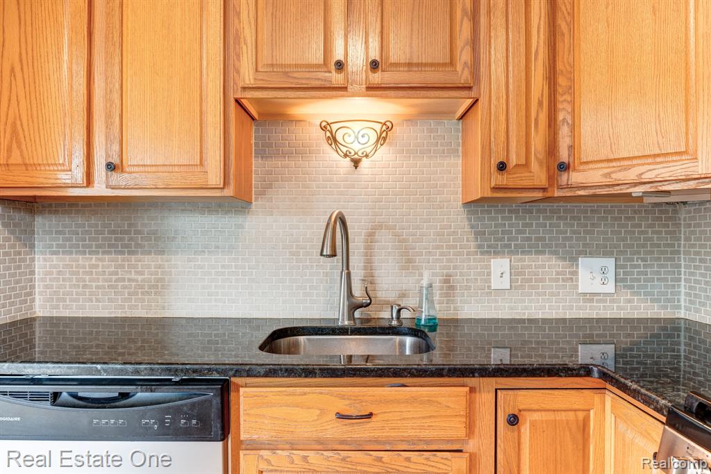 42500 LAKE SUCCESS Drive, Northville, MI 48167 — Photo 10
